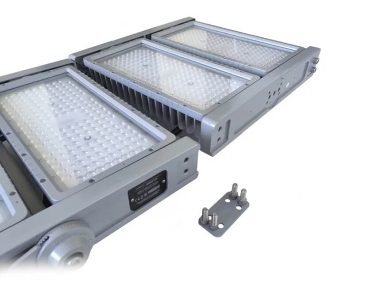 Naświetlacz 600W 5700K LEDOLUX ARENA LED widok na łączenie modułów