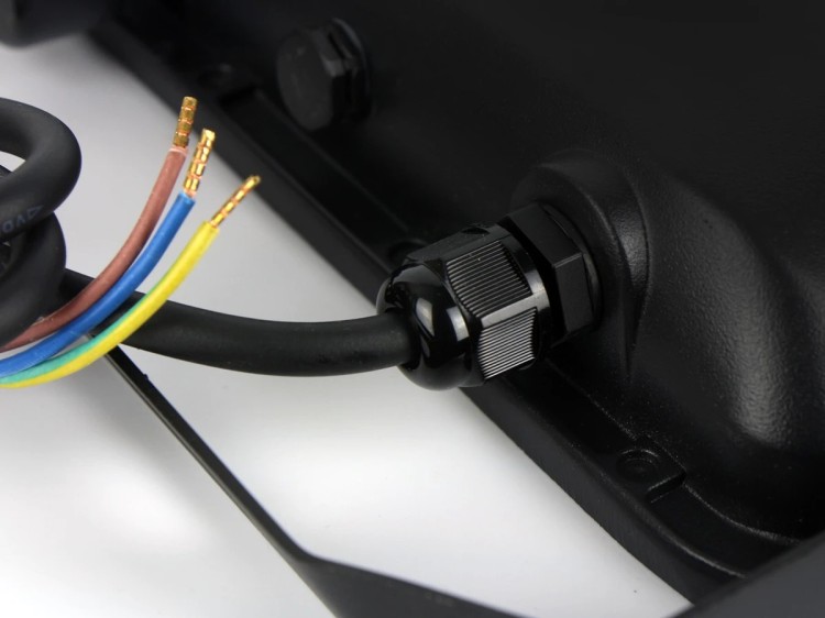 Naświetlacz 200W 4000K LED line PRIME Floodlight 90° SKU 200371 widok na dławik