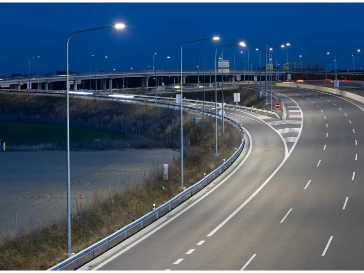 Lampy uliczne LED Line TOLENO PRIME na ulicy