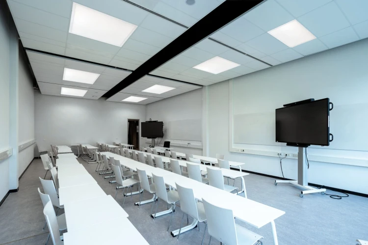 Panele LED LINE w biurze
