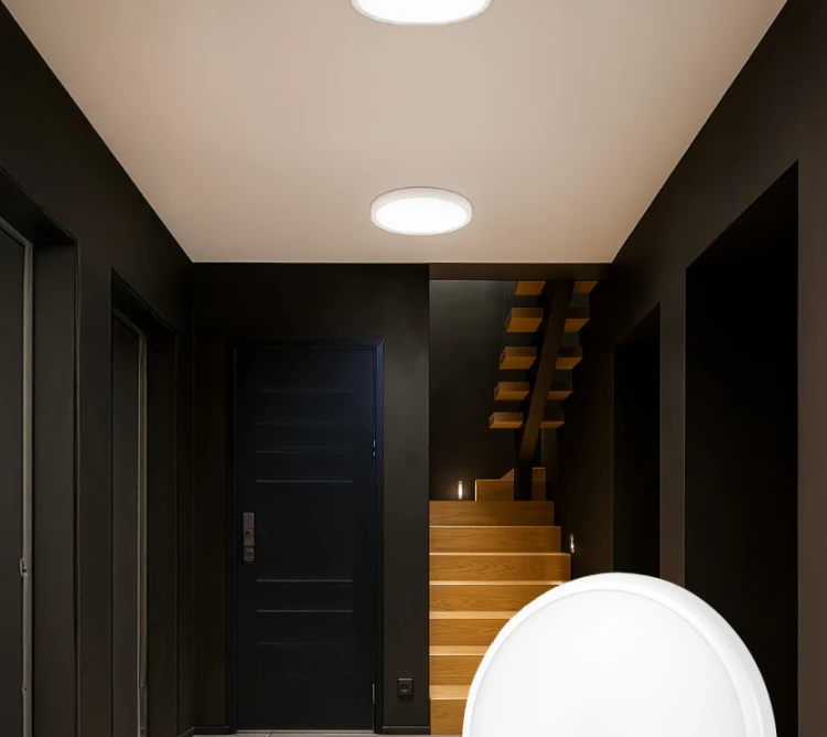 LED LINE LUNAR 22W w korytarzu