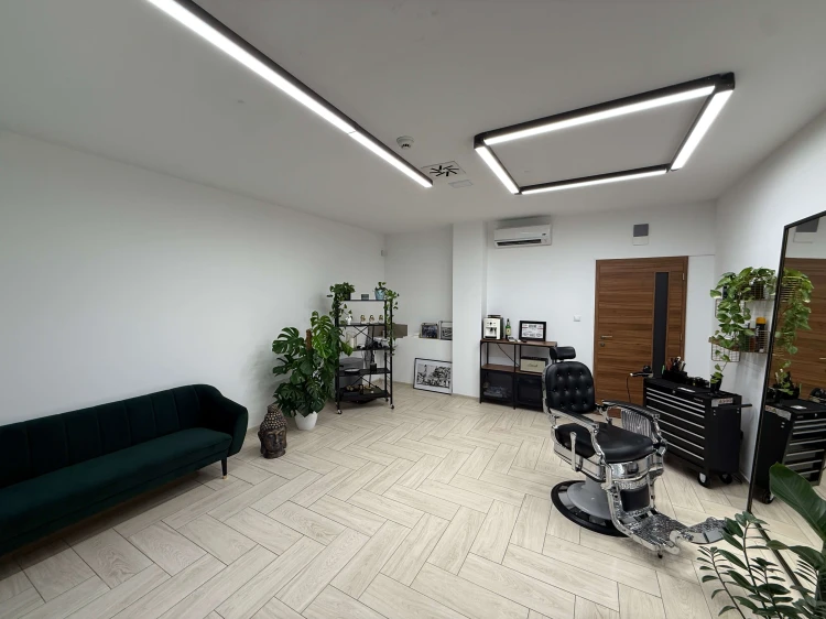 Lampy LED LINE FUSION u barbera w Bratysławie