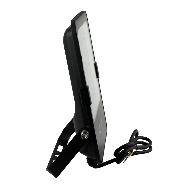 Naświetlacz 100W 3CCT LED line PRIME Floodlight 120° widok na bok